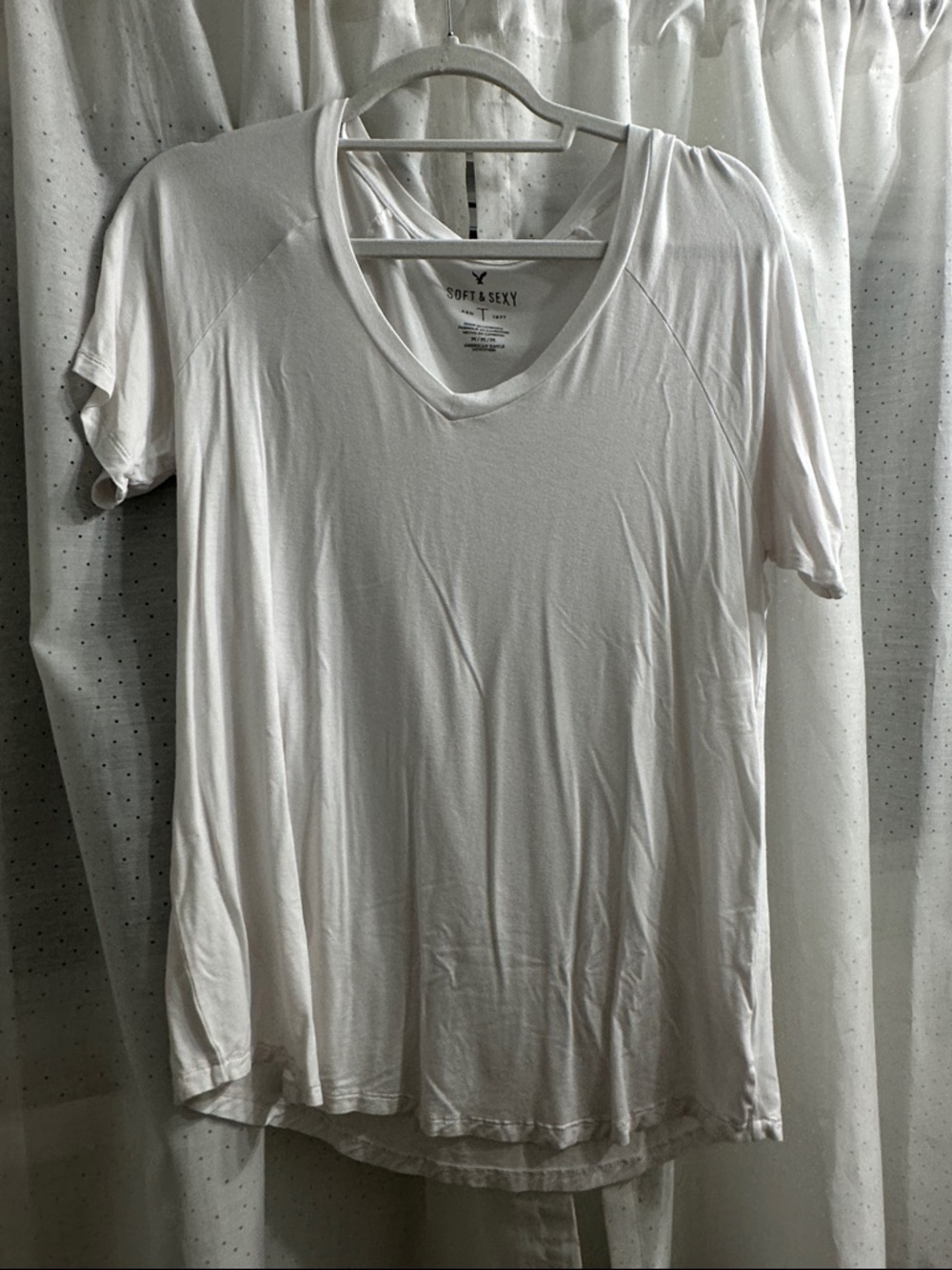 American Eagle Outfitters Women's White V-Neck Short Sleeve Tee